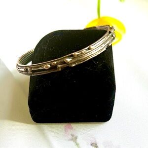 Sophisticated Silver Bracelet with Polished Finish